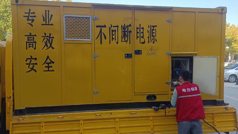 固阳柴油发电机组和UPS电源配合使用时，如何避免切换过程中的电力中断？